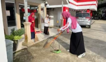 Dukung Medan Asri Bergerak, Sekretariat DPRD Medan Gelar Gotong Royong Massal Bersihkan Lingkungan
