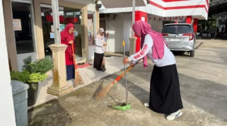 Dukung Medan Asri Bergerak, Sekretariat DPRD Medan Gelar Gotong Royong Massal Bersihkan Lingkungan