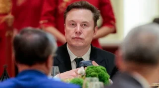 Elon Musk Jadi Triliuner Pertama Usai IPO SpaceX, Harga Minyak Anjlok ke Level Terendah