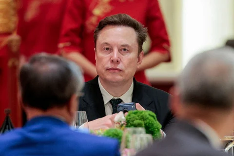 Elon Musk Jadi Triliuner Pertama Usai IPO SpaceX, Harga Minyak Anjlok ke Level Terendah