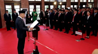 Eri Cahyadi Lantik 57 Pejabat, Evaluasi Kinerja Setiap Enam Bulan