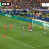 Filosofi 'Burung Tak Tinggalkan Jejak Keruh': Fans Jepang Punguti Sampah di Stadion Usai Imbang 2-2 Lawan Belanda
