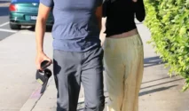 Gigi Hadid Tampil Santai dengan Celana Kuning yang Pas untuk Musim Panas saat Kencan Bareng Bradley Cooper