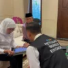 Gubernur Khofifah Didoampingi Petugas BPS untuk Sensus Ekonomi 2026, Dorong Partisipasi Masyarakat