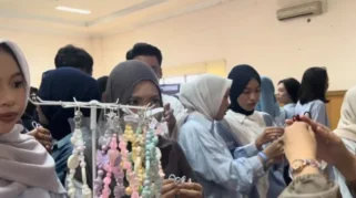 Hanoon Craft Curi Perhatian di Impact Circle 11.0 AIESEC Unsri, Ratusan Anak Muda Antusias Belajar Kerajinan Tangan