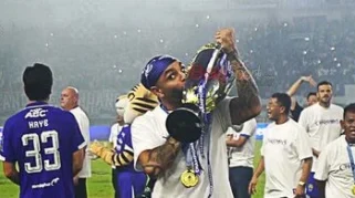 Hanya Bermain 9 Pertandingan dan Digaji Rp13 Miliar, Layvin Kurzawa Cabut dari Persib