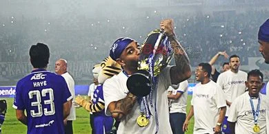 Hanya Bermain 9 Pertandingan dan Digaji Rp13 Miliar, Layvin Kurzawa Cabut dari Persib