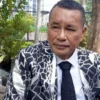 Hotman Paris Bawa Tongkat ke Singapura, Salurkan Donasi Rp500 Juta dari Bos Mayapada untuk Yuvita