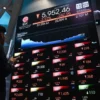 IHSG Anjlok 3,55% ke Level 5.883, Rupiah Melemah ke Rp17.935