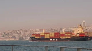 Iran Tutup Total Selat Hormuz, Harga Minyak Dunia Langsung Meroket