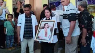 Isak Tangis Keluarga Iringi Pemakaman dr Icha di Kupang, Ayah Minta Kasus Intimidasi Diusut Tuntas