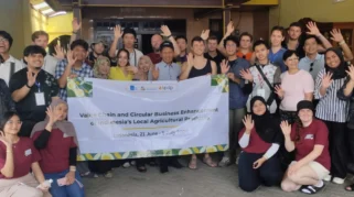 ITS dan Mahasiswa Internasional Pelajari Produksi Tahu Takwa dan Getuk Pisang di Kediri