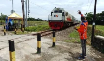 Jaga Keselamatan Anak Jelang Libur Sekolah, KAI Daop 9 Jember Tutup 11 Perlintasan Liar