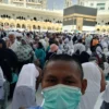 Jamaah Haji Kloter SUB 86 Ikuti Terapi Bahagia Jelang Keberangkatan ke Madinah