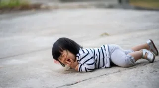 Jangan Terpancing Emosi, Ini Tips Hadapi Anak Tantrum