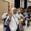 Jemaah Haji Kloter Pertama Tiba di Surabaya, Lewat Imigrasi Tanpa Antre