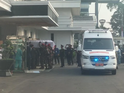 Jenazah Ryamizard Tiba di Kementerian Pertahanan, Penghormatan Terakhir untuk Jenderal TNI (Purn) Ryacudu