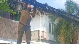 Kabel Internet Menjuntai Makan Korban, Trantib Ciledug Turun Tangan Potong Kabel di Tengah Jalan