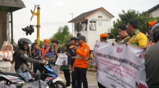 KAI Daop 7 Madiun Gandeng Railfans Edukasi Keselamatan di Perlintasan Sebidang Blitar
