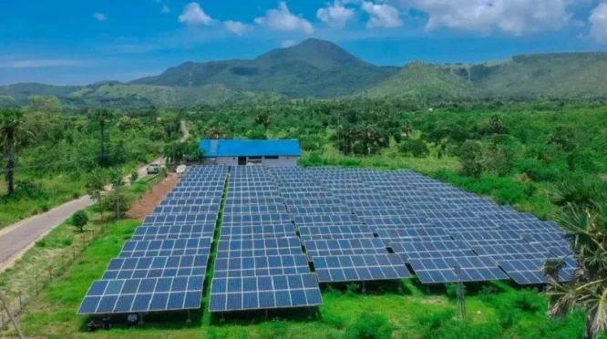 KAI Pasang 113 Unit PLTS di 92 Lokasi untuk Kurangi Emisi Karbon hingga 5.800 Ton per Tahun