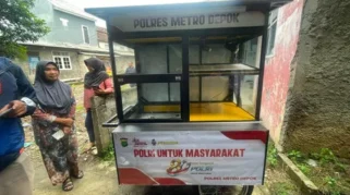 Kapolres Depok Beri Bantuan Modal Usaha untuk Novi, Bocah Pengamen yang Viral
