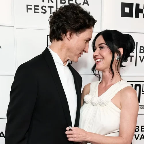 Katy Perry dan Justin Trudeau Tampil Perdana di Karpet Merah dengan Busana Klasik Hitam-Putih di Festival Film Tribeca