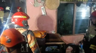 Kebakaran di Wonokromo Surabaya Hanguskan Tiga Rumah, Petugas Padamkan Api dalam 30 Menit