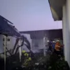 Kebakaran Gedung Tak Terpakai di Bondowoso Dipicu Pembakaran Sampah