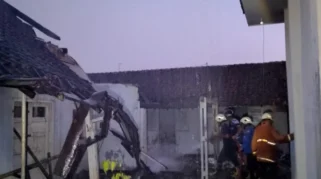 Kebakaran Gedung Tak Terpakai di Bondowoso Dipicu Pembakaran Sampah