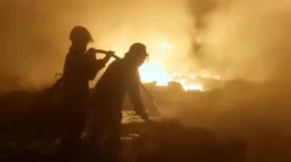 Kebakaran Lapak Limbah Drum Oli di Curug, BPBD Kerahkan 5 Unit Damkar