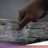 Kejar Tunggakan Rp128 Miliar, Petugas Samsat Jepara Tagih Pajak Langsung ke Rumah Warga