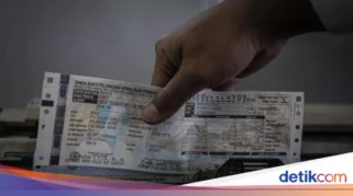 Kejar Tunggakan Rp128 Miliar, Petugas Samsat Jepara Tagih Pajak Langsung ke Rumah Warga