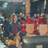 Kemanunggalan TNI-Rakyat, Babinsa Gubug Berbaur Nobar Piala Dunia 2026