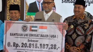 Kembali ke Tanah Air, 17 Jemaah Haji Jombang Terima Bantuan UEA untuk Ekonomi Keluarga