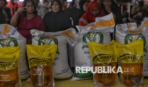 Kemensos Salurkan Bantuan Beras dan Minyak untuk 1.632 Keluarga di Bekasi
