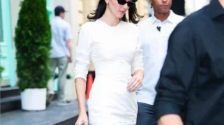 Kendall Jenner Tampil Elegan dengan Set Putih Minimalis, Bukti Quiet Luxury Sebelum Tren