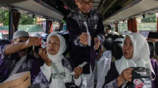 Kepulangan Kloter 1 Jemaah Haji Debarkasi Padang Disambut Sekdaprov Sumbar