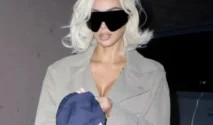 Kim Kardashian Tampil Nyaris Tak Dikenali dengan Trench Coat dan Wig Pirang dari Gucci