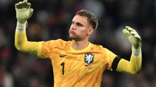 Kiper Belanda Bart Verbruggen Cedera, Diragukan Tampil Lawan Jepang di Piala Dunia
