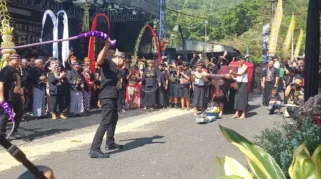 Kirab Banteng 1 Suro Empu Supo XVIII Meriahkan Songgoriti, Wali Kota Batu Tegaskan Komitmen Pelestarian Budaya