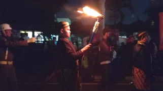 Kirab Panji Persatuan dan Obor Perjuangan Meriahkan Peringatan Hari Jadi ke-108 Kota Madiun
