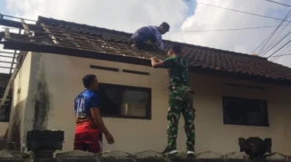 Kodim Tabanan Rehabilitasi MCK SD Negeri 4 Delod Peken Wujud Kepedulian TNI terhadap Pendidikan