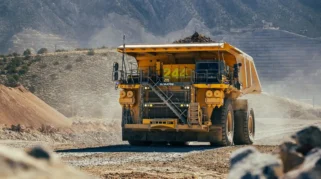 Komatsu dan United Tractors Siapkan Panduan Teknis B50 untuk Alat Berat Mulai Juli 2026