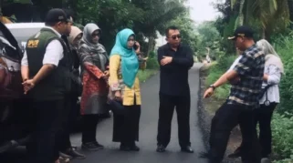 Komisi B DPRD Lumajang Tinjau Perbaikan Jalan di Klakah dan Kedungjajang, Pastikan Infrastruktur Tepat Sasaran