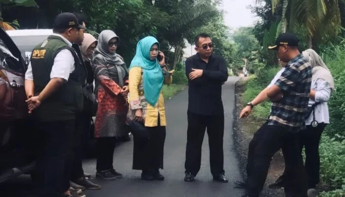 Komisi B DPRD Lumajang Tinjau Perbaikan Jalan di Klakah dan Kedungjajang, Pastikan Infrastruktur Tepat Sasaran