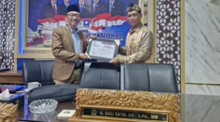 Komnas PA Surabaya Beri Penghargaan Perlindungan Anak kepada Anggota DPRD Jatim Dr. Suli Daim