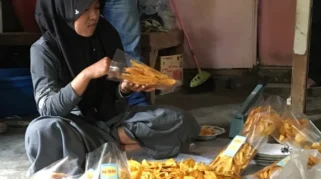 Konjen Australia Jatuh Hati pada Keripik Pisang Buatan Pengusaha Desa di Lombok Timur