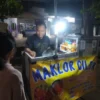 Konsistensi Pak Alfian Menjemput Rezeki: Kisah Penjual Maklor dan Cilor yang Tak Kenal Menyerah