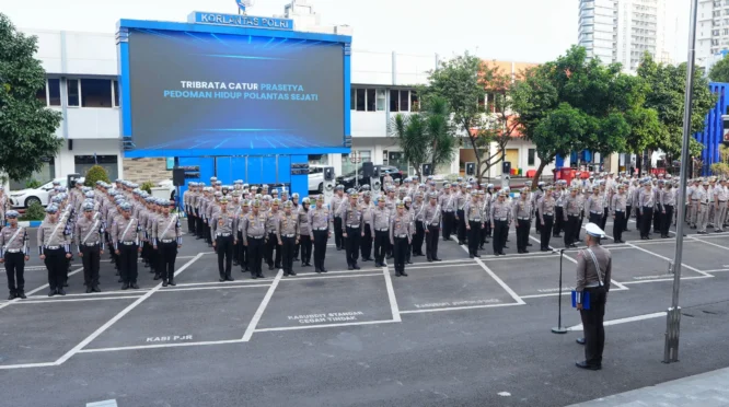 Korlantas Larang Pengemudi Mendengarkan Musik Terlalu Keras demi Keselamatan Berkendara