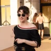 Kristen Stewart Sulap Preppy Resort Wear Chanel Jadi Tampilan Rebellious di Biarritz